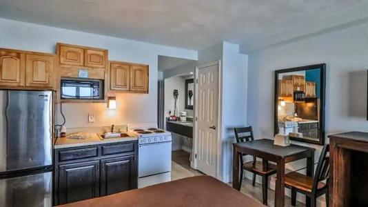 Driftwood Beach Motel - 85