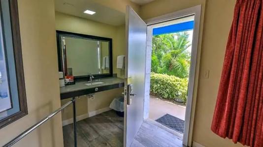 Driftwood Beach Motel - 35