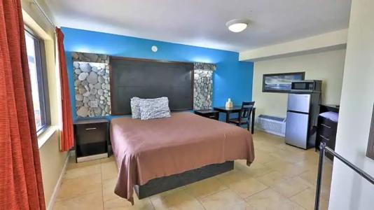 Driftwood Beach Motel - 34