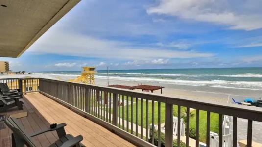 Driftwood Beach Motel - 53