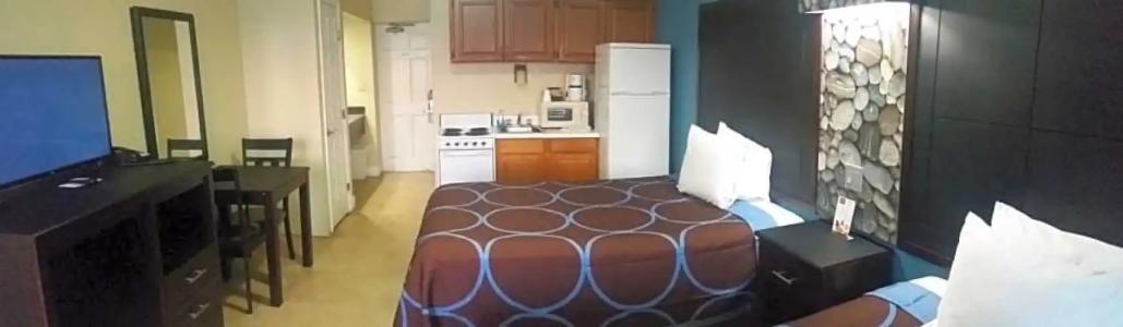 Driftwood Beach Motel - 95