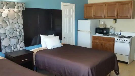 Driftwood Beach Motel - 22