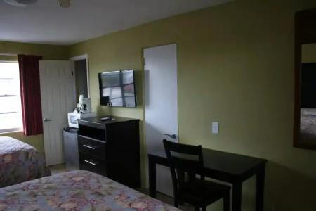 Driftwood Beach Motel - 3