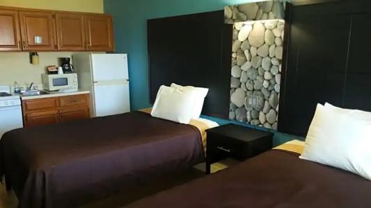 Driftwood Beach Motel - 78