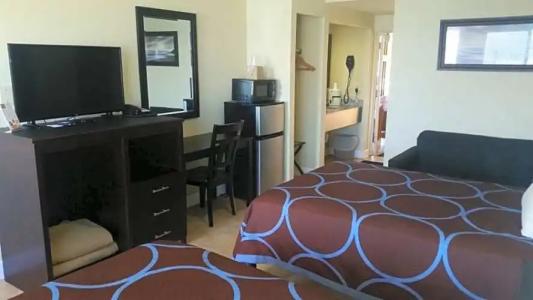 Driftwood Beach Motel - 101