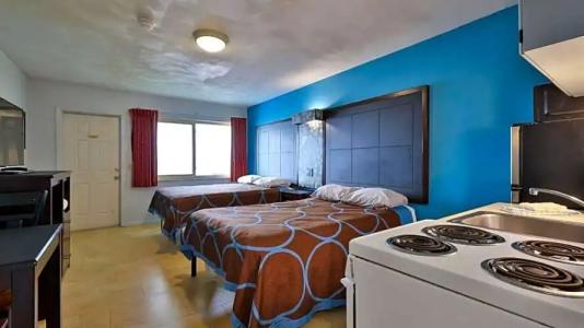 Driftwood Beach Motel - 110