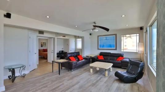 Driftwood Beach Motel - 47