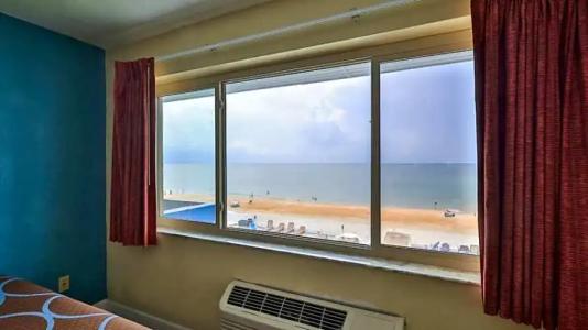 Driftwood Beach Motel - 81