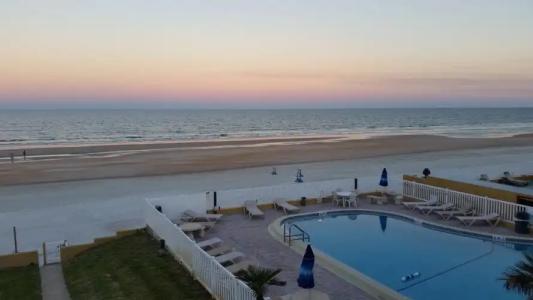 Driftwood Beach Motel - 15