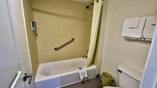 Driftwood Beach Motel - 91