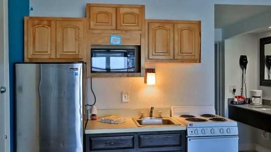 Driftwood Beach Motel - 84