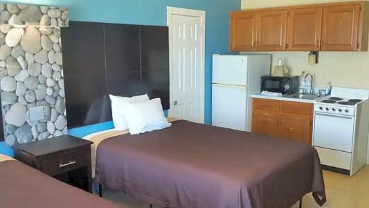 Driftwood Beach Motel - 109