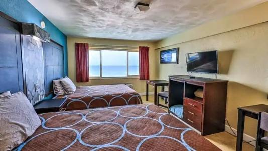 Driftwood Beach Motel - 36