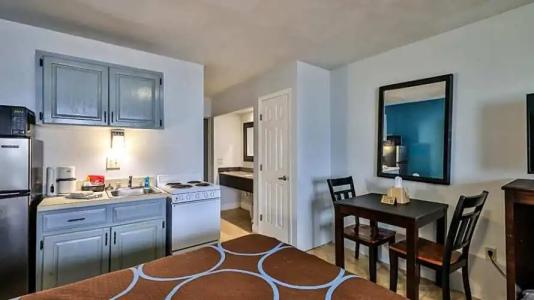 Driftwood Beach Motel - 82