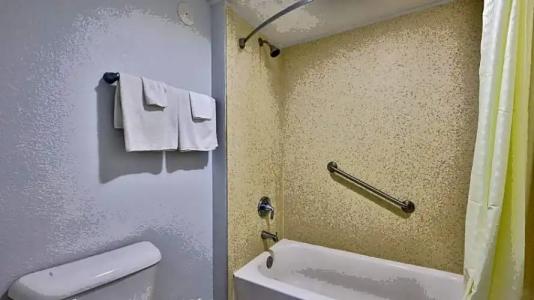 Driftwood Beach Motel - 89