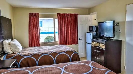 Driftwood Beach Motel - 38