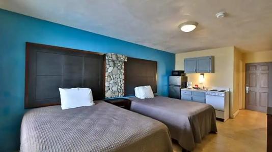 Driftwood Beach Motel - 80