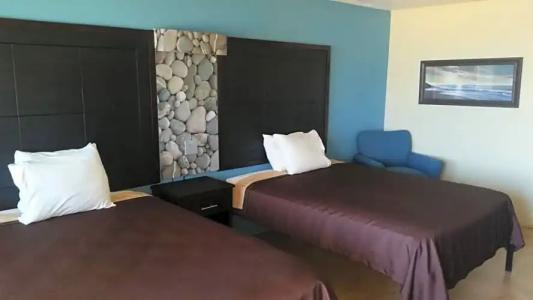 Driftwood Beach Motel - 100