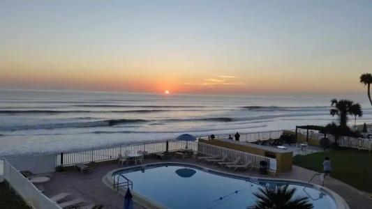 Driftwood Beach Motel - 12