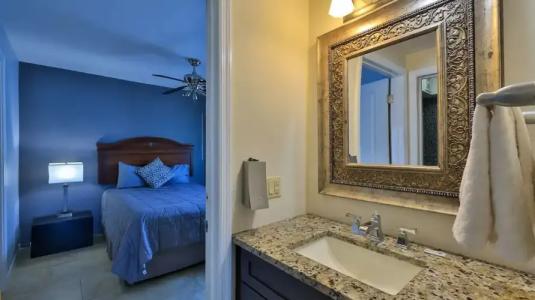 Driftwood Beach Motel - 65