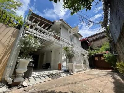 Ban Thungdang Boutique - 0