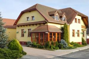 Berki Vendeglo es Hotel, Kormend