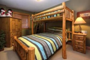 Treetops Ski Luxury Townhouse, Kelowna