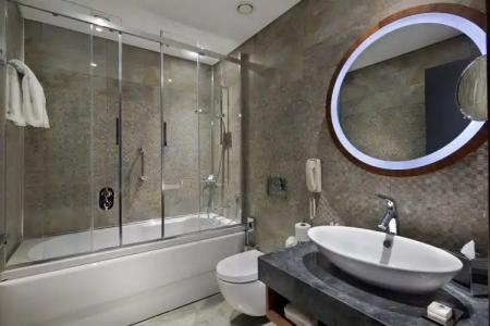 DoubleTree by Hilton Istanbul - Piyalepasa - 55