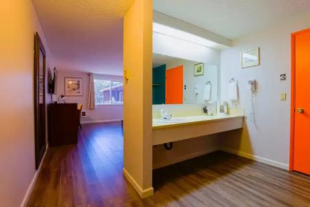 Coast River Inn by OYO Seaside - 7