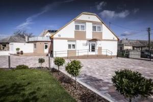 Gránátalma Vendégház Cottage, Fehervarcsurgo