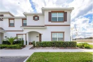 Four-Bedroom Townhome Davenport, Davenport