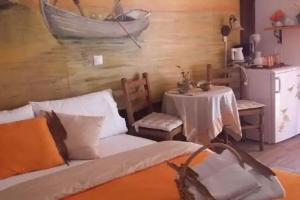 Violetta Rooms, Koroni