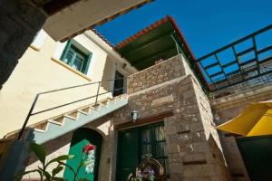 Alexandros Pension, Delphi