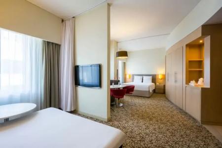 Novotel Suites Dubai Mall of the Emirates - 48