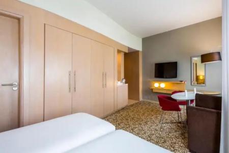 Novotel Suites Dubai Mall of the Emirates - 70