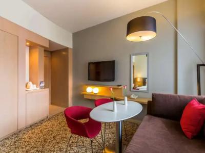 Novotel Suites Dubai Mall of the Emirates - 7