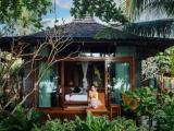 Villa with balcony and beachfront