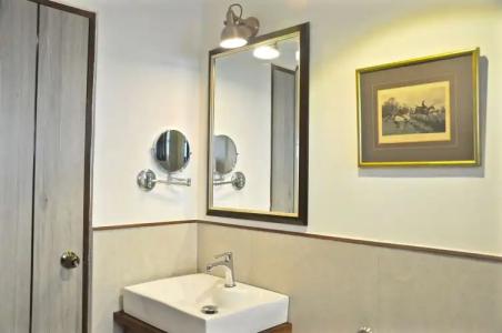 Issara Boutique Winery - 8