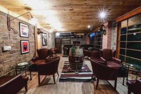 Issara Boutique Winery - 1