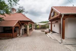 Zsirai Guest House, Mad