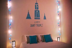 Le Petit Saint Tropez, Khanom