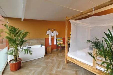 Club Himalaya, by ACEs - 107