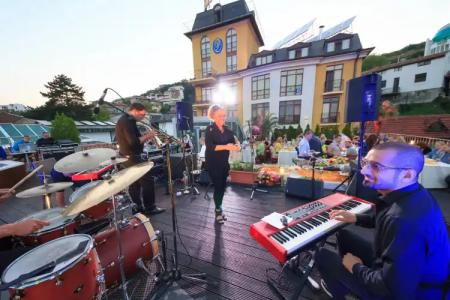 Business Premier - 24