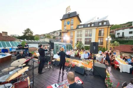 Business Premier - 25