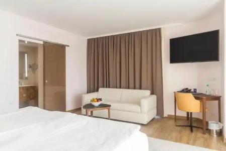 Amiral (former Best Western Park) - 118