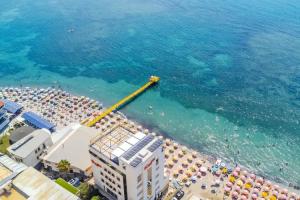 Aragosta Hotel & Restaurant