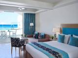 2 Bedrooms Spa with Private Heated Pool Suite seafront