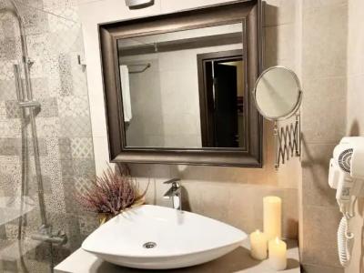 Atlantic - Free Parking - 83