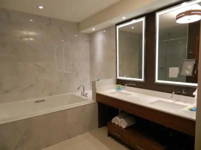 Radisson & Conference Center Calgary Airport East - 15