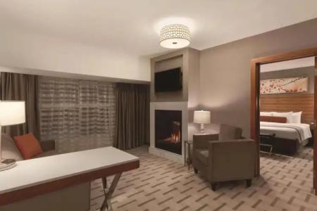 Radisson & Conference Center Calgary Airport East - 49